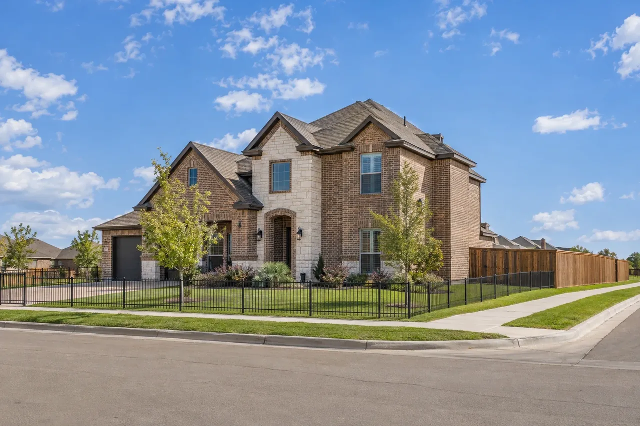 Corner-lot fence with a low front section and taller privacy section