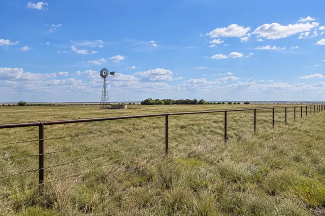 Strong, open fencing for Panhandle acreage.